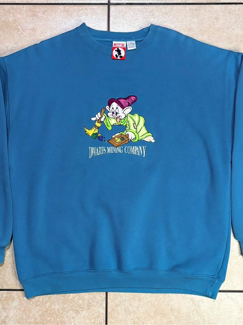 Vintage 90s Disney Blue Crewneck Sweatshirt with Colorful Dwarf Embroidery
